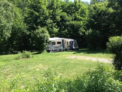 Emplacement - Emplacement Classique (90-100M²), Électricité 10A (1Installation/1Voiture/Électricité10a) - image n°6 - Camping Qualité l'Eden de la Vanoise