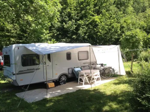 Emplacement - Emplacement Classique (90-100M²), Électricité 10A (1Installation/1Voiture/Électricité10a) - image n°1 - Camping Qualité l'Eden de la Vanoise