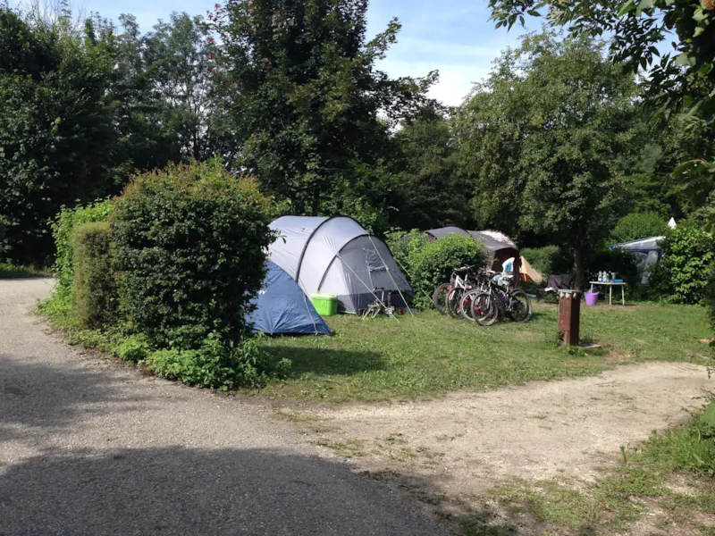 Emplacement Classique (90-100M²), Électricité 10A (1Installation/1Voiture/Électricité10a)