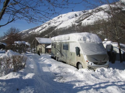 Classic pitch (90-100m²), electricity 16A (1 installation / 1 car / elect. 16A)