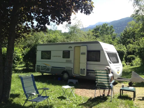 Emplacement - Emplacement Classique (90-100M²), Électricité 16A (1 Installation / 1 Voiture / Él. 16A) - image n°4 - Camping Qualité l'Eden de la Vanoise