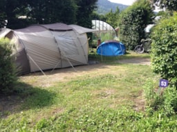 Kampeerplaats(en) - Grote Staanplaats 100-120M², Zonder Elektriciteit (1 Tent, Caravan Of Camper / 1 Auto) - Camping Qualité l'Eden de la Vanoise