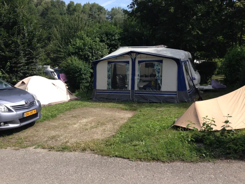 Grand Emplacement 100-120M², Sans Électricité (1 Installation/1 Voiture/Pas D'électricité)