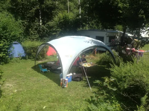 Emplacement - Grand Emplacement 100-120M², Sans Électricité (1 Installation/1 Voiture/Pas D'électricité) - image n°6 - Camping Qualité l'Eden de la Vanoise