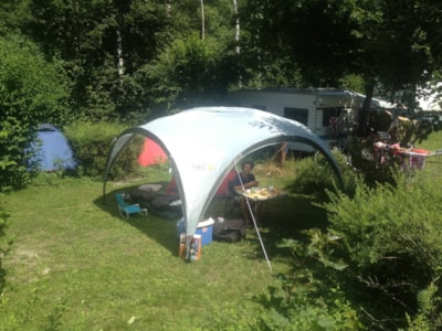 Large pitch 100-120m², without electricity (1 installation/1 car/no electricity)