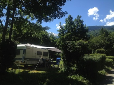 Large pitch 100-120m², electricity 6A (1 tent, 1 installation/1 car/electricity 6A)