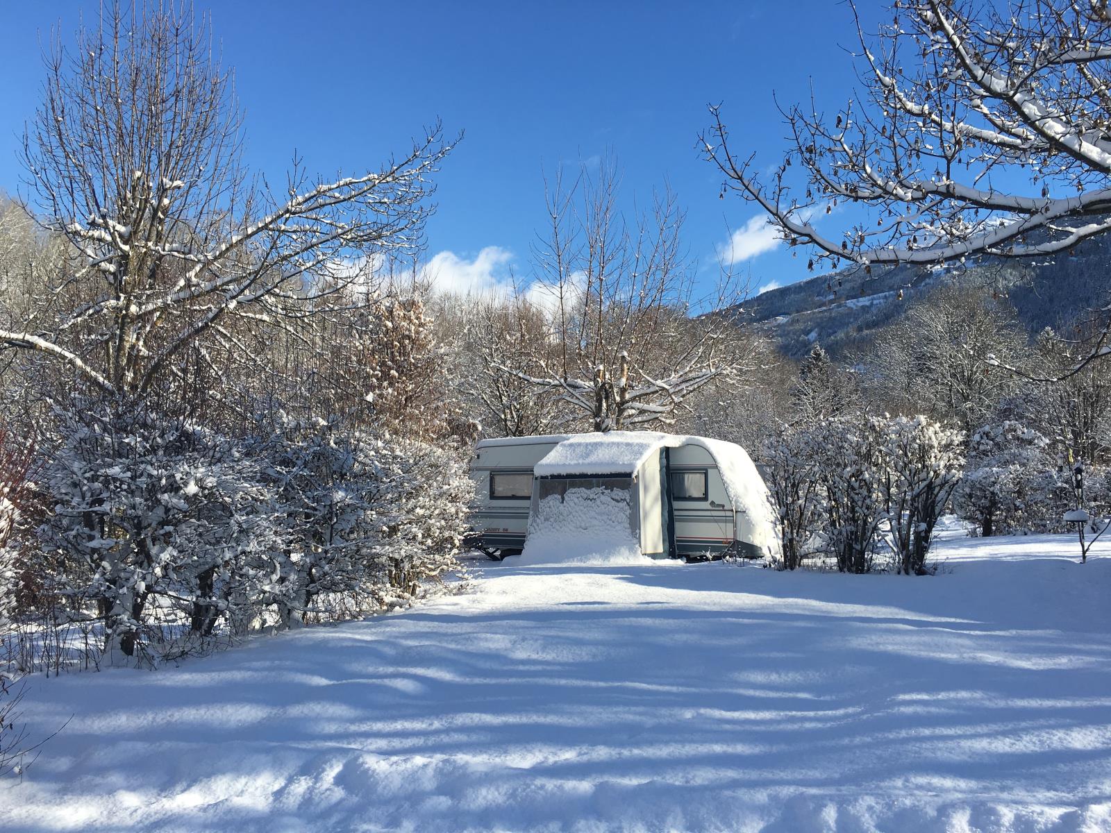 Piazzole - Confort Package Large Pitch 100-120M²(1 Tent, Caravan Or Motorhome / 1 Car / Without Electricity ) - Camping Qualité l'Eden de la Vanoise