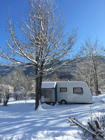 Stellplatz - Großer Stellplatz 100-120M², Strom 10A (1 Zelt, Wohnwagen Oder Wohnmobil / 1 Auto / 10A Strom) - Camping Qualité l'Eden de la Vanoise