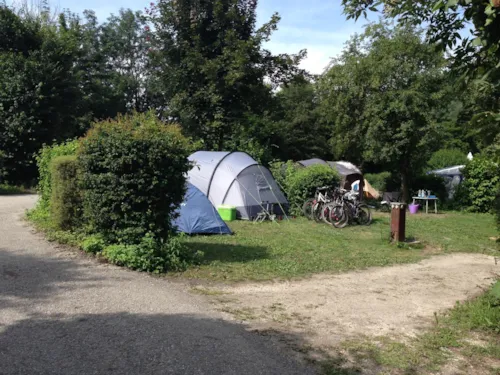 Kampeerplaats(en) - Grote Staanplaats 100-120M², 10A Elektriciteit (1 Tent-Caravan-Camping-Auto / 1 Auto / 10A Stroomvoorziening) - image n°6 - Camping Qualité l'Eden de la Vanoise