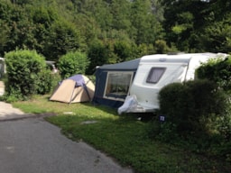 Kampeerplaats(en) - Grote Staanplaats 100-120M², Elektriciteit 16A (1 Tent, Caravan Of Camper / 1 Auto / 16A) - Camping Qualité l'Eden de la Vanoise