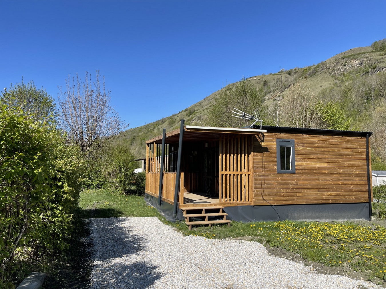 Location - Chalet Premium 40M² (3 Chambres, 2 Salles De Bain, Maximum 6 Personnes) - Camping L'Eden de la Vanoise