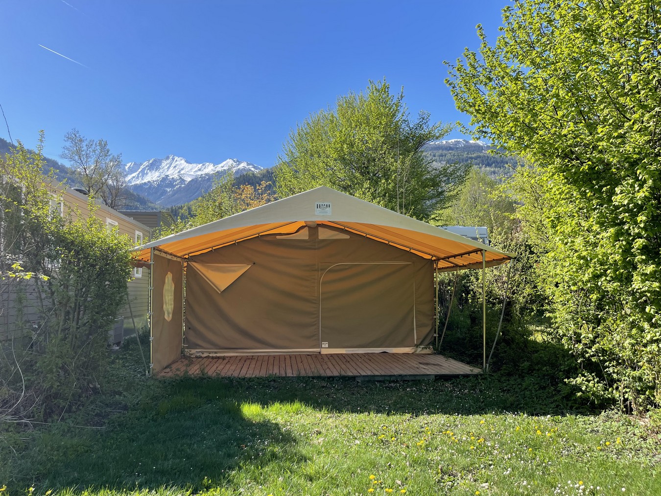 Huuraccommodatie - Bungalow Tent Canada (2 Kamers, Maximaal 5 Personen) - Camping Qualité l'Eden de la Vanoise