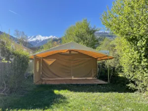 Locatif - Bungalow toilé Canada (2 chambres, maximum 5 personnes) - Camping Qualité l'Eden de la Vanoise