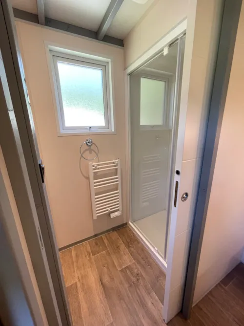 Mietunterkunft - Premium Chalet 40M² (3 Schlafzimmer, 2 Bäder) - image n°8 - Camping Qualité l'Eden de la Vanoise