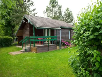 Mietunterkunft - Chalet Premium 5/6 Pers: 1 Ch 1 Lit Double -1 Ch 3 Lits Simples -1 Canapé-Lit - Terrasse Abritée - Camping Le Bivouac