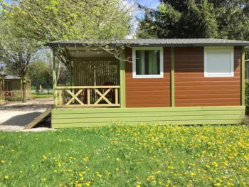 Mietunterkunft - Chalet Nemo 1 Z. 1 Doppelbett, 1 Z. 2 Einzelbetten, Ausgestattete Küche, Geschützte Terrasse - Camping Le Bivouac