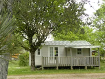 Mietunterkunft - Mobil-Home Rivage 4/5 Pers : 1 Ch. 1 Lit Double, 1 Ch. 3 Lits Simples, 1 Salon Cuis. Équipé, Terrass - Camping Le Bivouac
