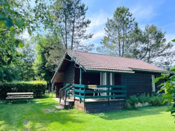 Mietunterkunft - Chalet Premium 5/6 Pers: 1 Zimmer 1 Doppelbett -1 Zimmer 3 Einzelbetten -1 Sofabett - Geschützte Terrasse - Camping Le Bivouac