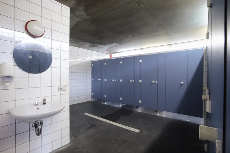 Emplacement Confort : 1 Tente, Caravane Ou Camping-Car + 1 Voiture + Électricité (10A)