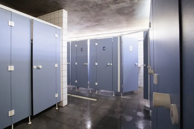 Emplacement Confort : 1 Tente, Caravane Ou Camping-Car + 1 Voiture + Électricité (10A)