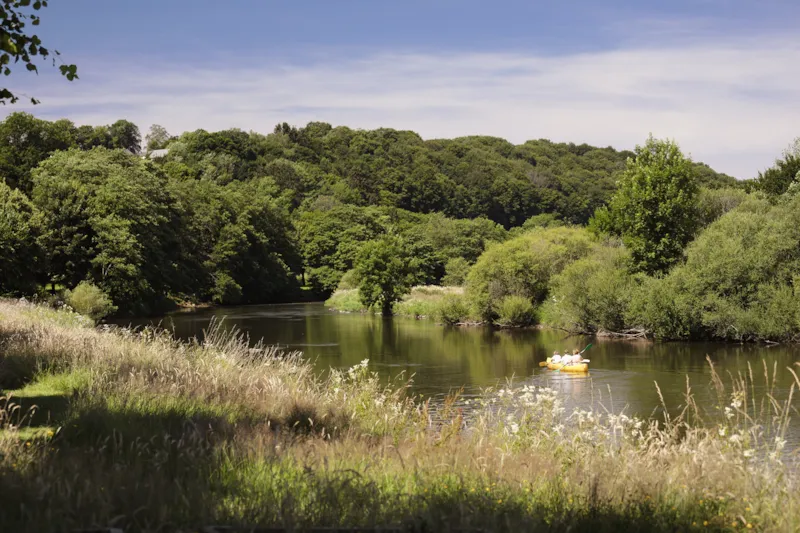 Emplacement Freecamp Équipé D'un Sanitaire Privatif + Cuisine