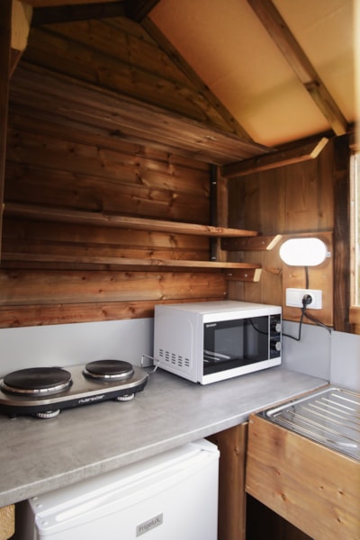 Freecamp pitch: private bathroom + kitchenette