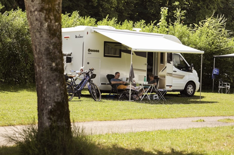 Emplacement Motor-home : camping-car ou van + électricité (16A)