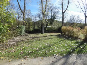 Stellplatz - Stellplatz + Zelt Oder Wohnwage Ohne Strom + Fahrzeug - Camping Le Plô