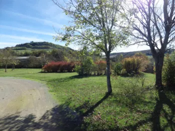 Stellplatz - Stellplatz + Zelt Oder Wohnwage Strom 12A + Fahrzeug - Camping Le Plô
