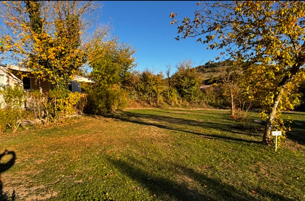 Emplacement - Forfait Simple : Emplacement Tente Ou Caravane Sans Électricité + Véhicule - Camping Le Plô