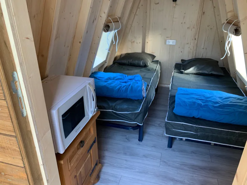 La Hutte - Avec Électricité, Sans Eau Ni Sanitaires