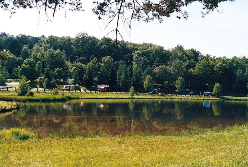 Camping Onlycamp Lac des Vergnes  - image n°1 - MyCamping