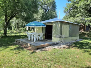 Accommodation - Bungalow Canvas (4,50 M X 4,50 M) 2 Rooms Without Bathroom - Camping LES CHENES CLAIRS