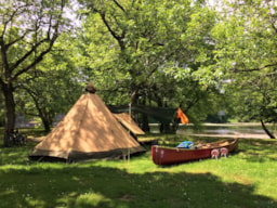 Kampeerplaats(en) - Kampeerplaats (Voertuig+ Caravan / Tent / Camper + 2 Personen) - Camping Du Port
