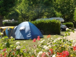 Kampeerplaats(en) - Standplaats + Tent - DOMAINE DU SURGIE