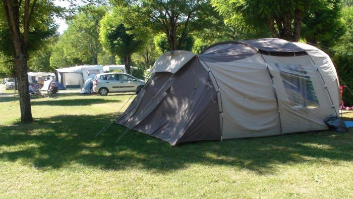 Forfait : Emplacement + 1 Voiture + Électricité