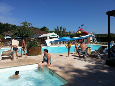 Camping LES CHALETS SUR LA DORDOGNE Camping LES CHALETS SUR LA DORDOGNE