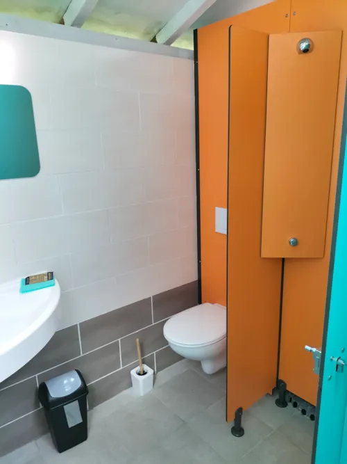 Kampeerplaats(en) - Standplaats + Elektriciteit + Privé Sanitair - image n°2 - Camping Les Ulèzes