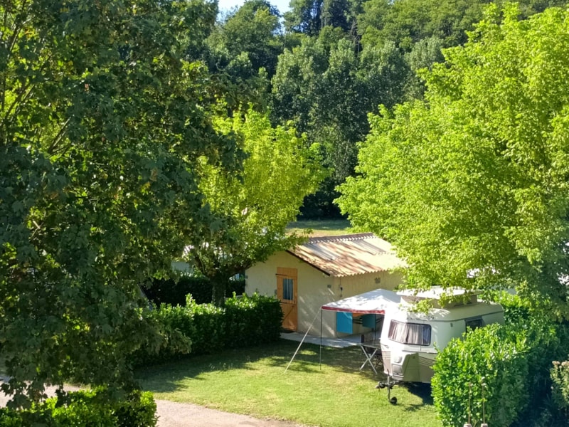Stellplatz + Strom+ eigene Sanitäranlagen