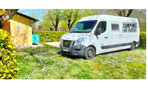 Emplacement - Emplacement + Éléctricité+ Bloc Sanitaire Privé Avec Une Dalle De 5X5m Sur L'emplacement - image n°2 - Camping Les Ulèzes