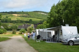 Pitch - Forfait Curistes 2 People / 21 Nights In Site With Electricity, A Car + A Caravan Or A Motorhome (Pet Included) - Camping de Santenay