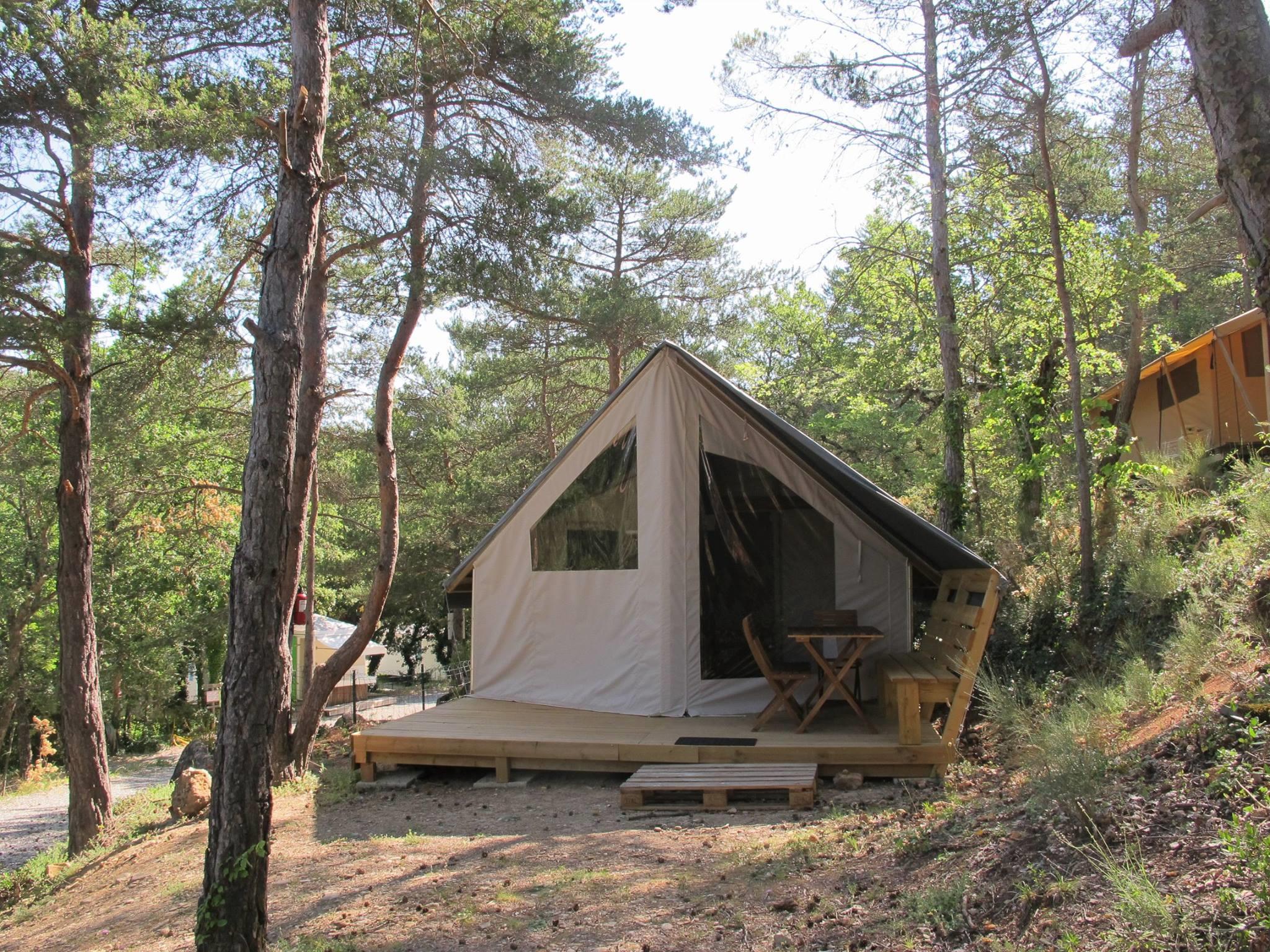 Location - Tente Lodge Sahari 25M² - 2 Chambres Avec Sanitaires - Camping La Grangeonne