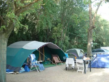 Pitch - Nature Pitch : 2 People + 1 Car With Tent Or Caravan Or Camping-Car - Without Electricity - Camping La Grangeonne