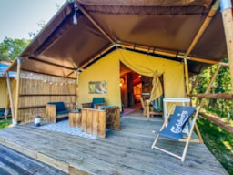 Huuraccommodatie(s) - Lodge - Africa Premium Tent  50 M² - 3 Slaopkamers Met Privé Sanitair - Camping La Grangeonne
