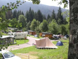 Kampeerplaats(en) - Standplaats: Auto + Tent / Caravan Of Kampeerauto + Elektriciteit + Warm Water - Camping Faè