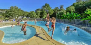 Camping LA RIVIERE - Ucamping