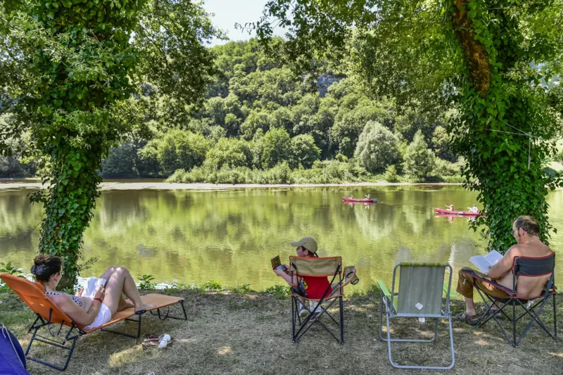 Emplacement Côté Rivière + Véhicule
