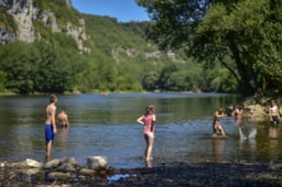 Camping LA RIVIERE - image n°25 - Roulottes