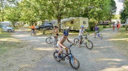 Camping LA RIVIERE - image n°30 - Roulottes