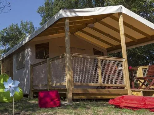 Bungalow Ecolodge Bois / Toilé Avec Sanitaire (2017)